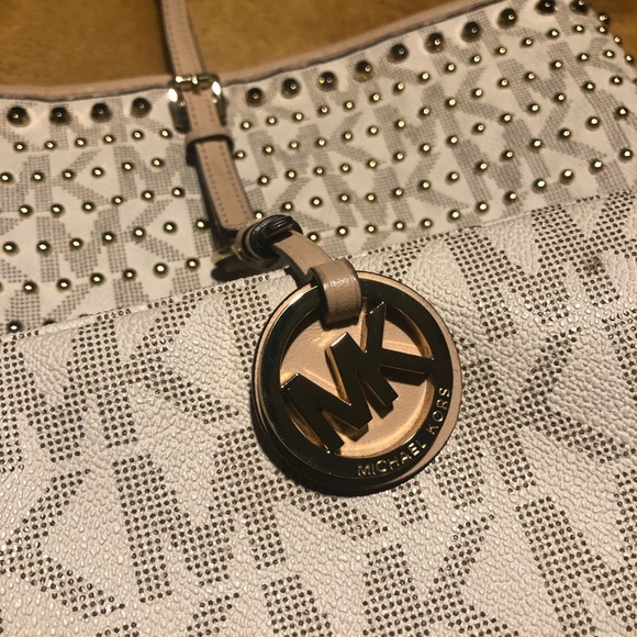 XL Studded MK carryall tote - Picture 2 of 6